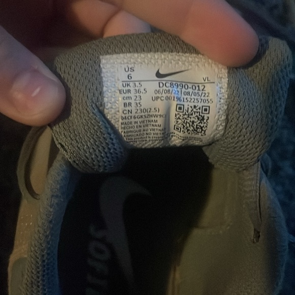 Girls size 6 molded Hyper-diamond softball cleats - Picture 4 of 4